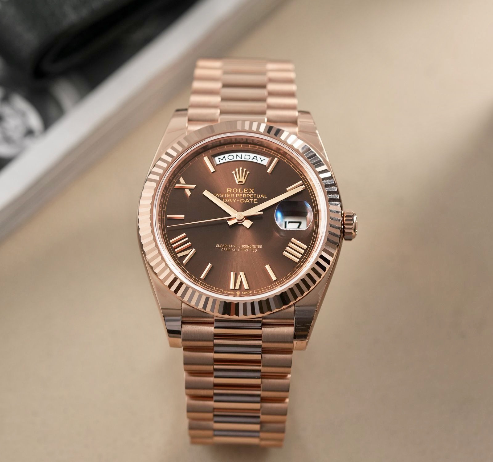 Đồng hồ Rolex Day-Date 228235 Mặt ChocolateCọc La Mã 40mm